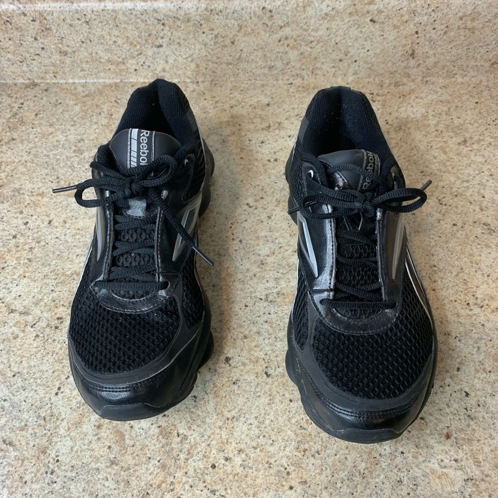 Reebok RunTone Sneaks! (size 9)